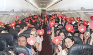 Sắc cờ đỏ sao vàng trên những chuyến bay Vietjet